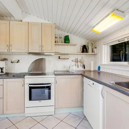 Gullborg - 800m From The Sea By Interhome Lokken